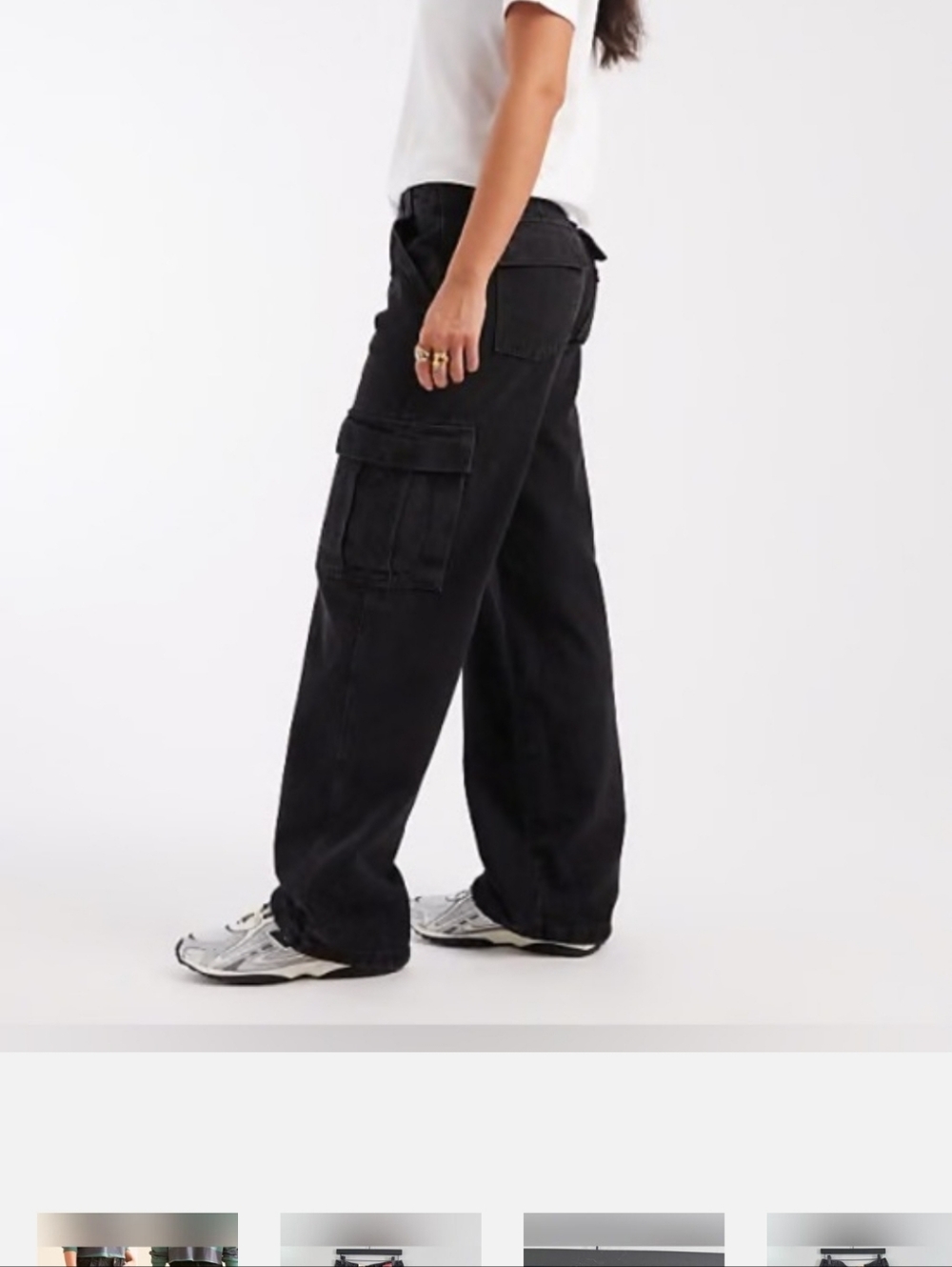 Levi's Women's '94 Baggy Cargo Jeans in the black wash - Picture 7 of 7